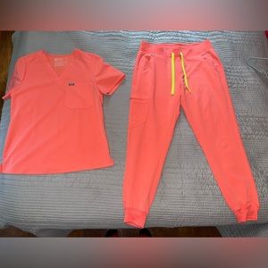 Hi!! Selling my FIGS that were worn once!!